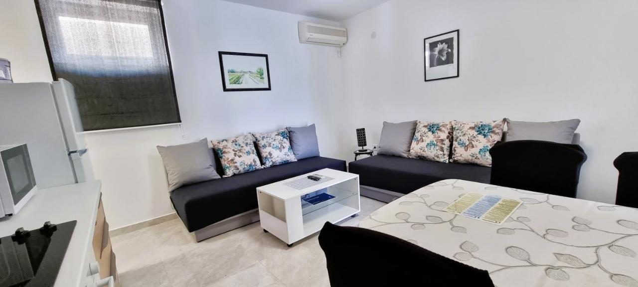 Apartment Tonci ノヴァリャ エクステリア 写真